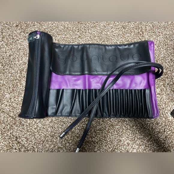 Younique brush holder roll (brushes not included) - Picture 1 of 8